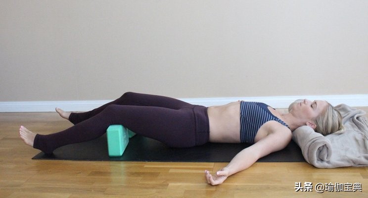 压力大工作过度？6种针对肾上腺素疲劳的恢复性瑜伽姿势放松自我