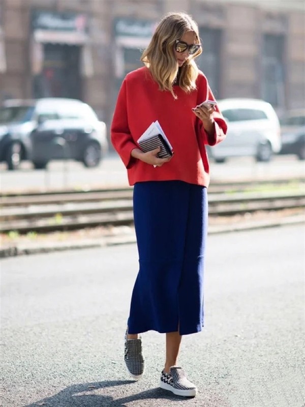 40岁女人穿毛衣搭配什么裤子,50岁女人毛衣配裙子的经典搭配
