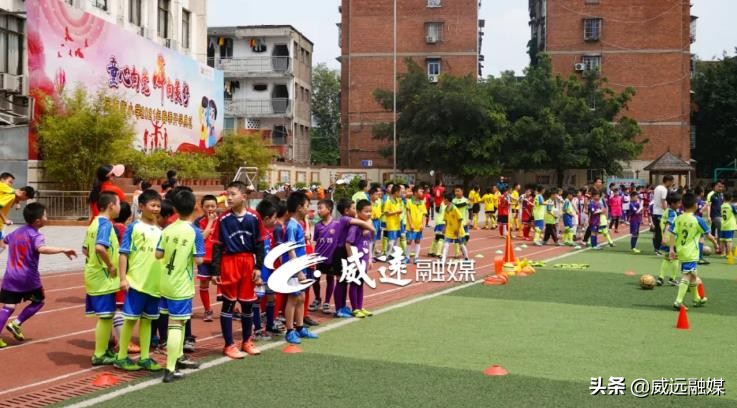 德国足球员来威远县,德国足球大咖进威远校园