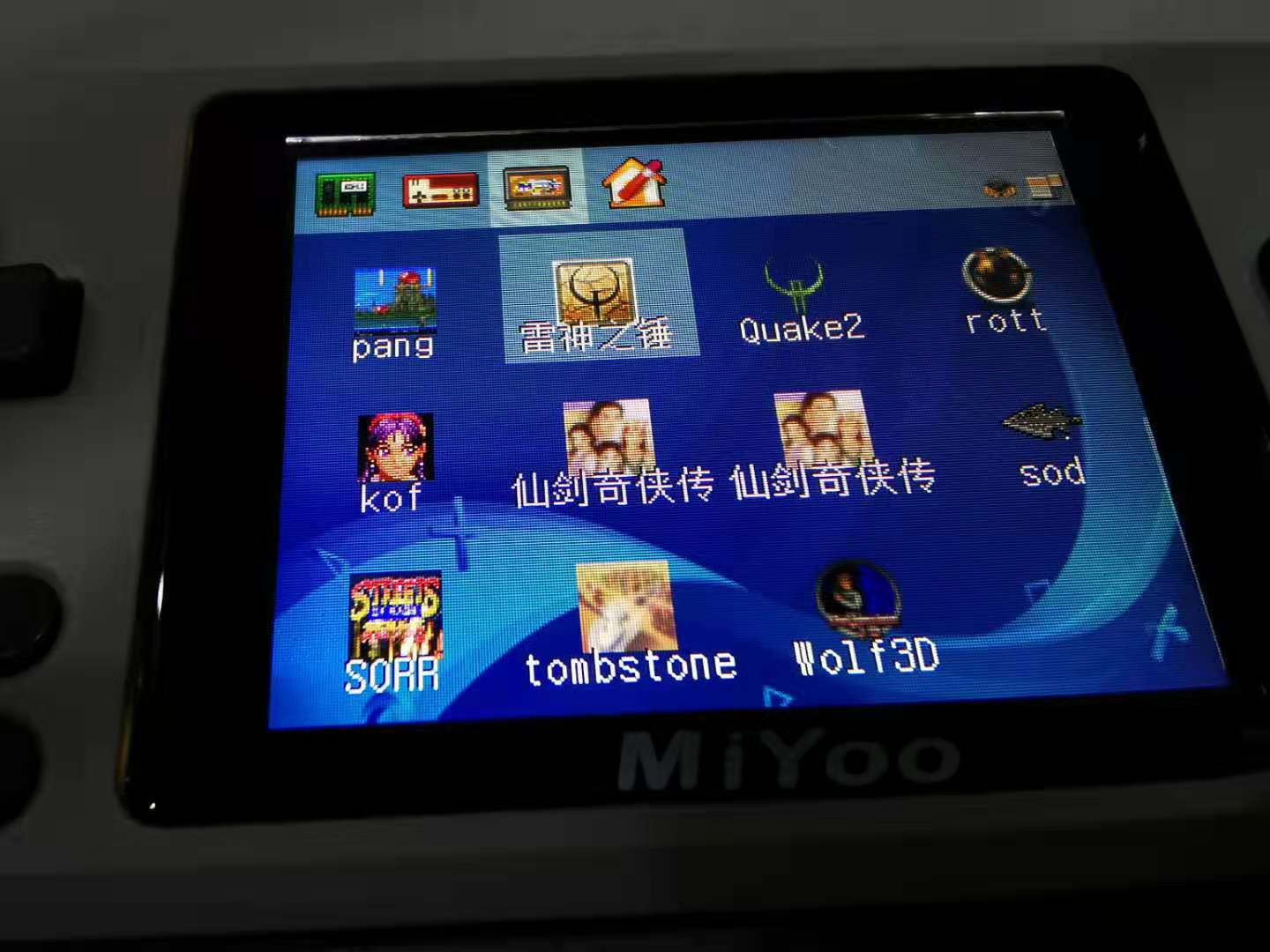 美队和黑寡妇私下玩啥……MIYOO横版迷你怀旧掌机开箱详评