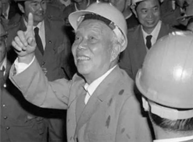 正国级元老万里:小儿子被送到中苏边境,亲妹妹一辈子在基层工作