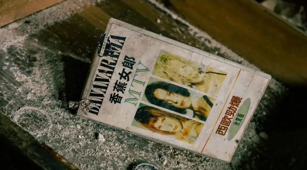 东北大妞拍废墟,东北大妞年轻照片