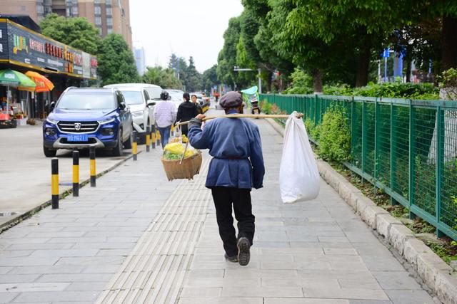 贵州安顺豪车街拍,看看贵阳安顺的风光