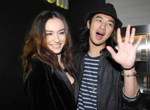 离婚后小三和前夫结婚生孩子了,分手后意外怀上了首富的孩子