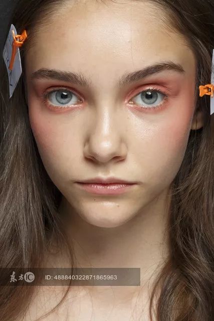 鞠婧祎李艺彤honey舞台,鞠婧祎港风复古妆容