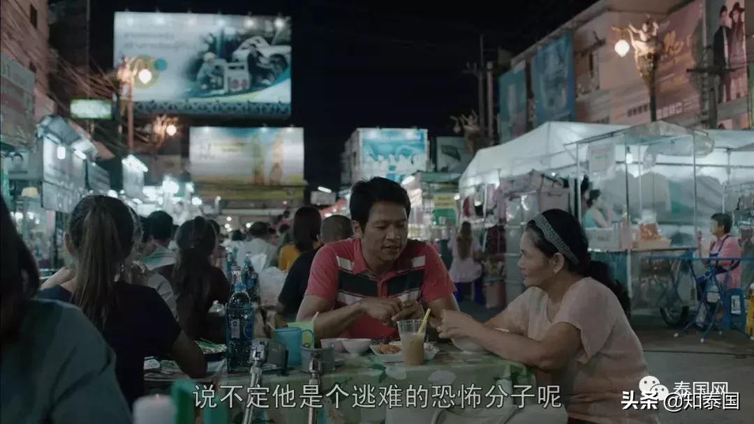 被士兵“上身”的年轻女巫，为何要去舔舐老女人伤痕累累的大腿？