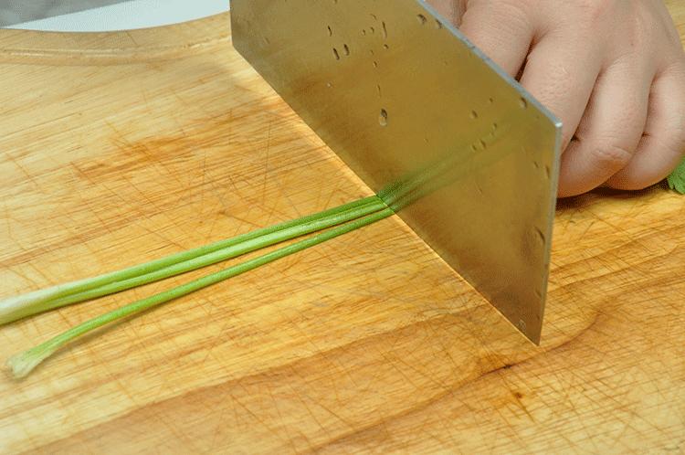 泰式酸辣柠檬鲈鱼,泰国菜柠香蒸鲈鱼