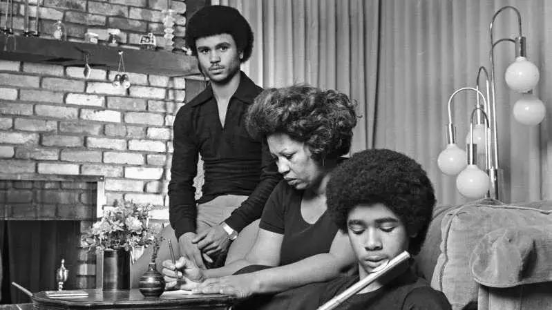 离婚后，她开始写爱，写背叛，“看看做成年人是怎样一回事”