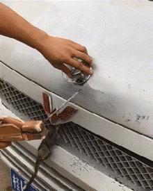 搞笑gif铁砂掌,铁砂掌传人一掌劈开十块砖头