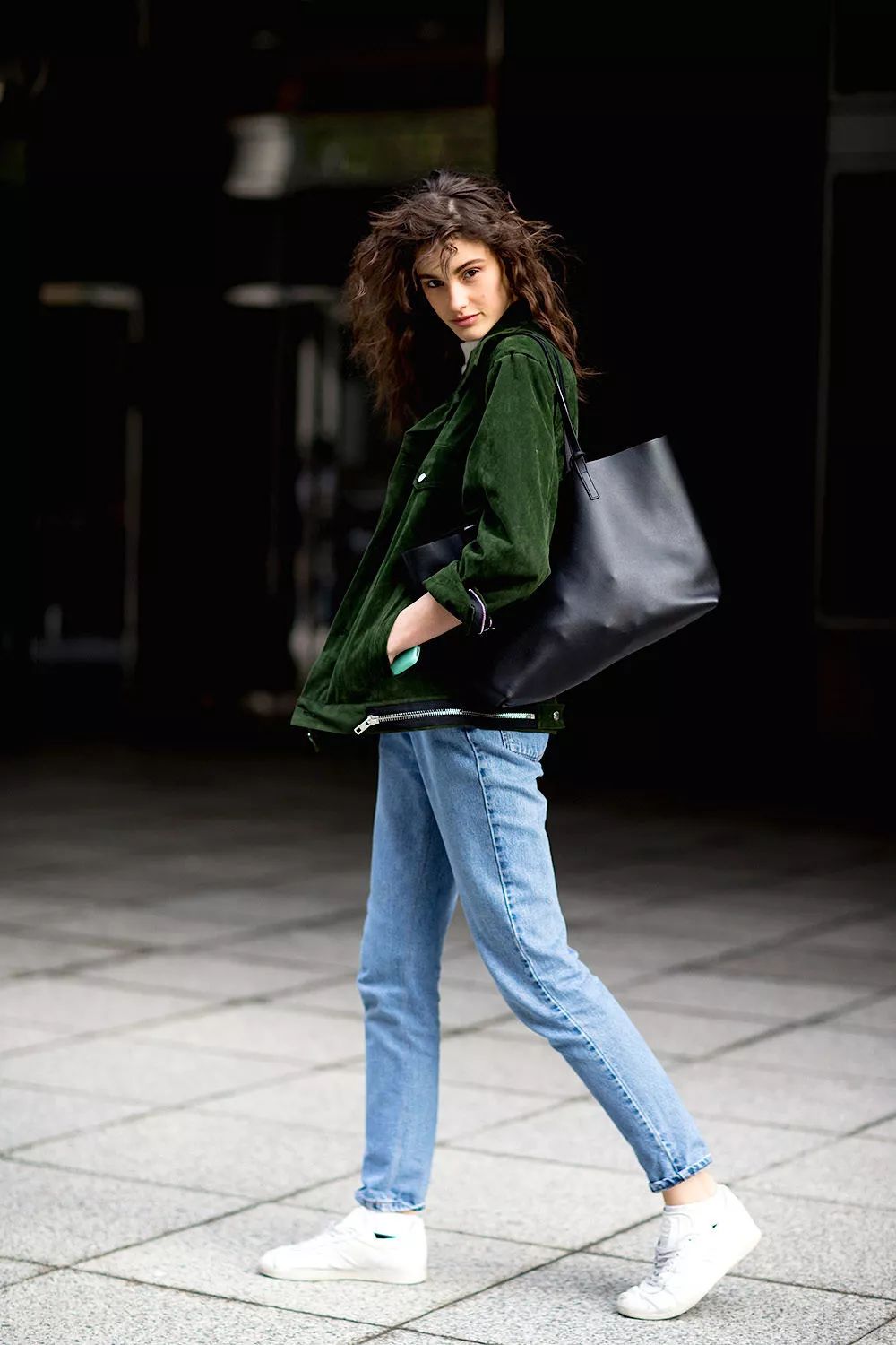 丝绒打底秋冬高级感 (今年秋冬丝绒要火高级又显气质)