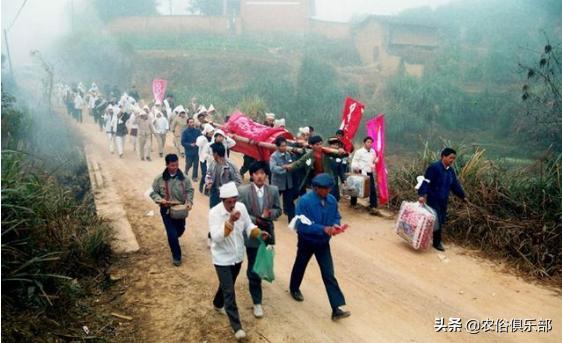 农村出殡有什么讲究和习俗,农村出殡规矩很多
