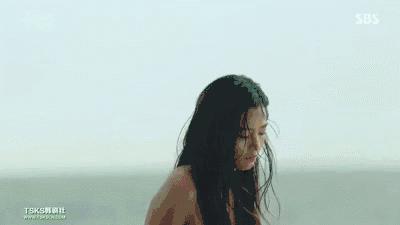 蓝色大海的传说全智贤穿搭玫红色,全智贤蓝色大海的传说眼泪变珍珠