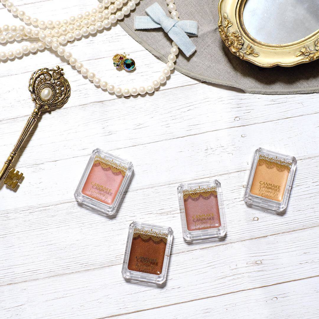 眼睛比较敏感用什么质地的眼影,眼睛凸买什么色的眼影