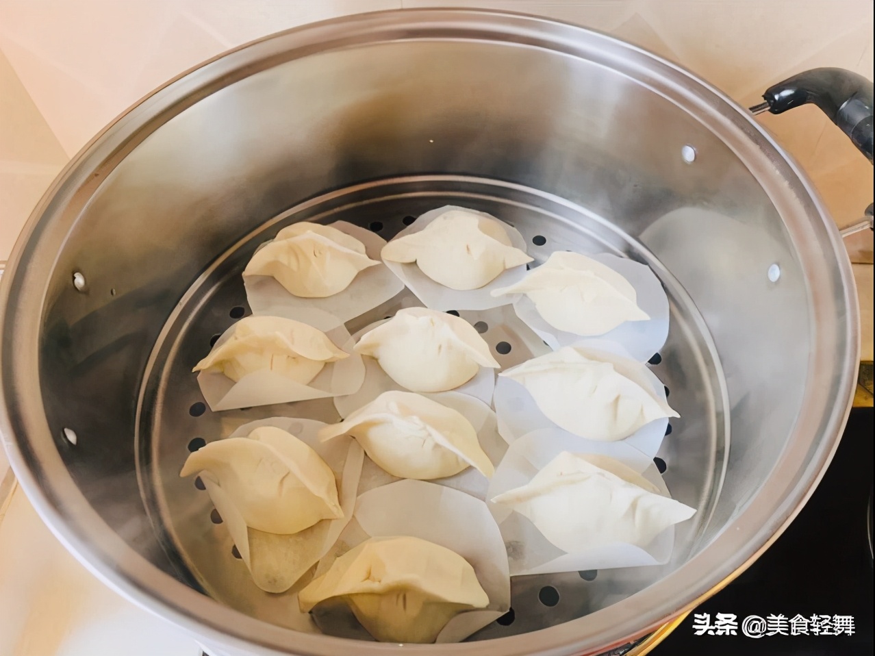 蒸饺子应该冷水蒸还是热水蒸,蒸饺子是开水蒸还是冷水蒸