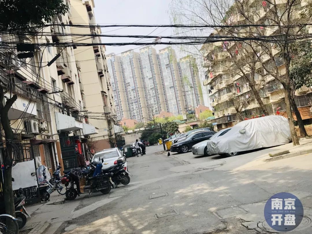 南京虹悦城附近房价,一路之隔房价差2万