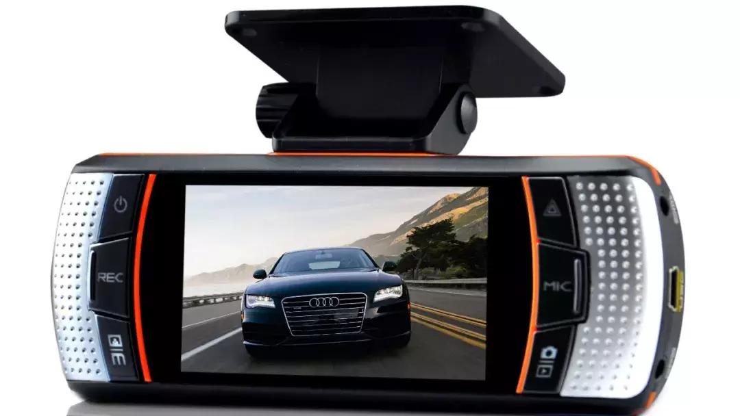 为什么买车时总有人劝你买bba,为啥刚开始买车要买bba