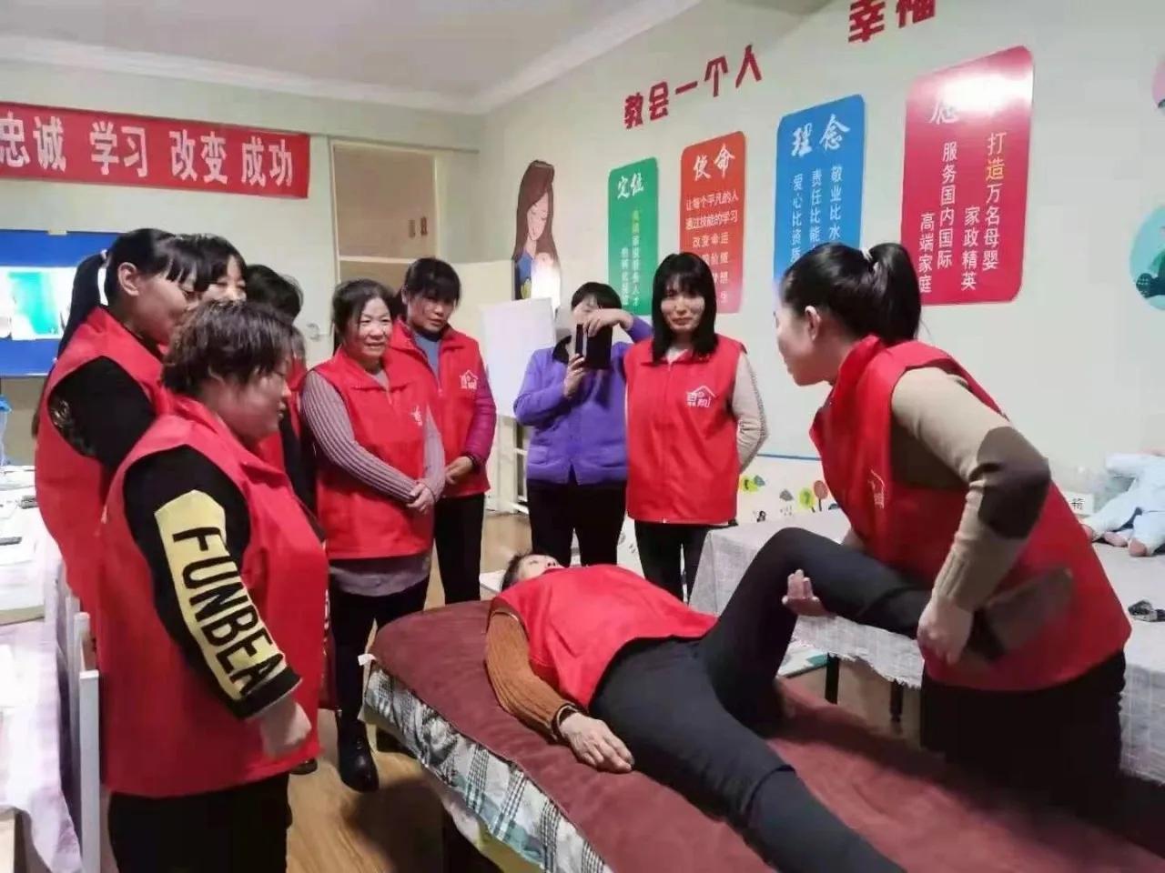 河北金卓技校开辟出女性传、帮、带新路子打造出了“服嫂”品牌