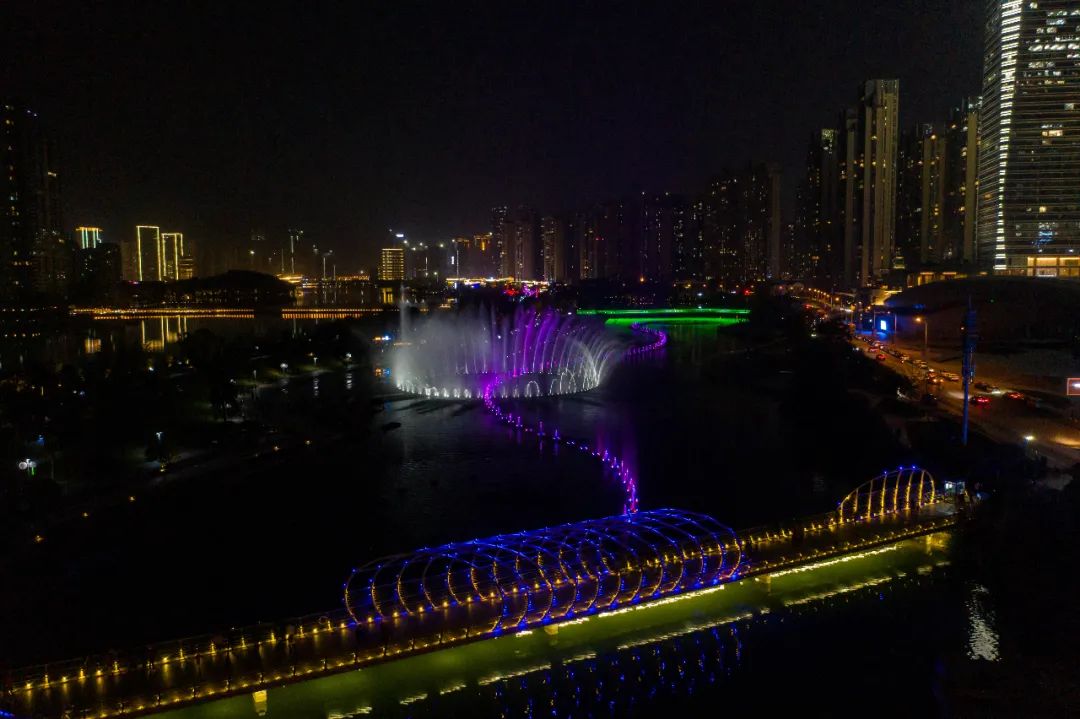 长沙梅溪湖彩色音乐喷泉,长沙梅溪湖大型音乐喷泉