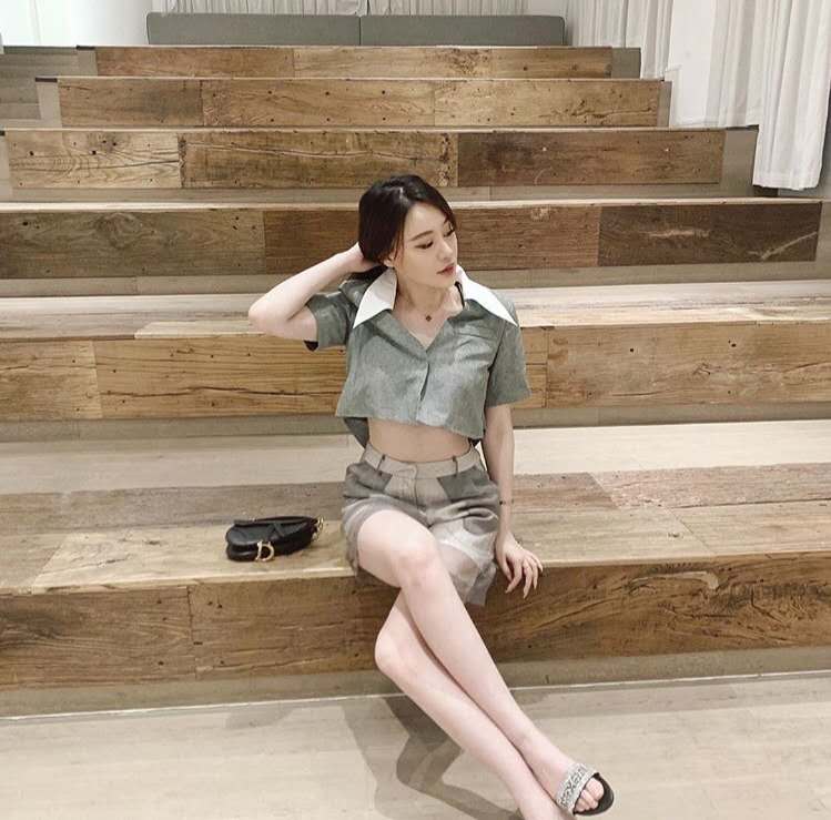 范志毅女儿武磊,范志毅和女儿露脐装