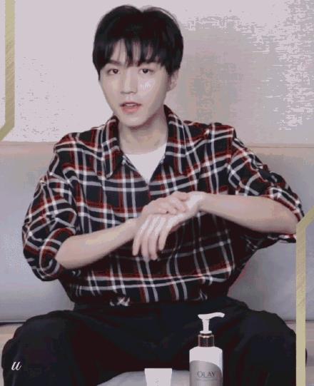 化妆品里的“尿素”究竟是什么?到底恶不恶心?能不能往脸上擦?