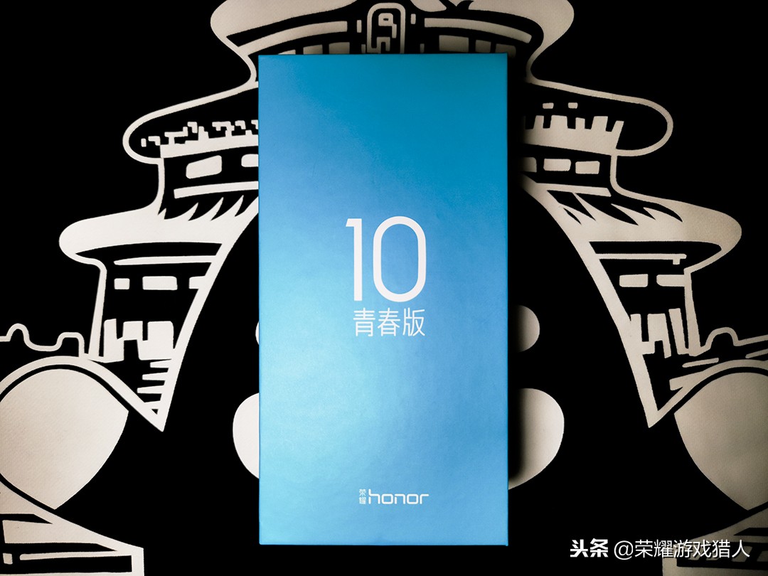 荣耀10青春版正式揭开神秘面纱,荣耀10青春版手机顶上两个孔功能