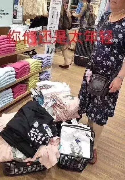 优衣库kaws还会补货吗,疯抢优衣库kaws衣服