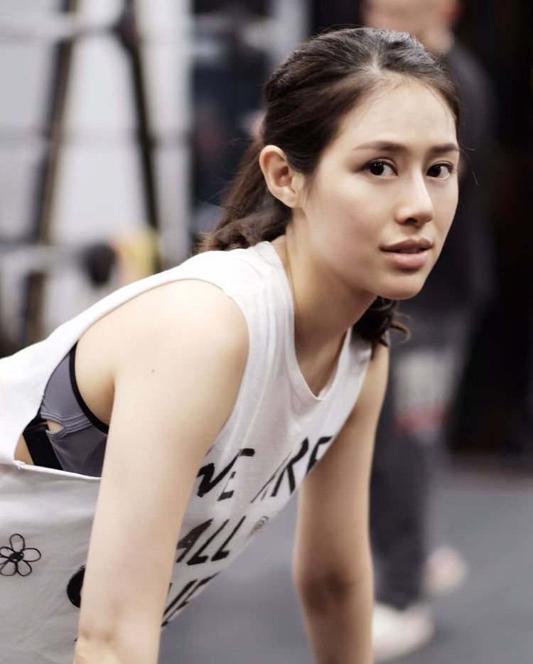 帮出轨丈夫收拾完烂摊子,又给虐猫惹众怒的女儿打掩护,太惨了吧