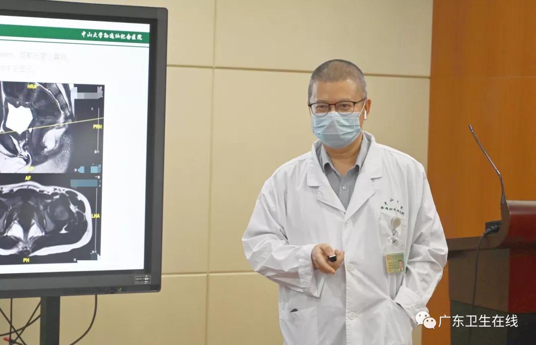 一个无阴茎的孤儿走进整形外科