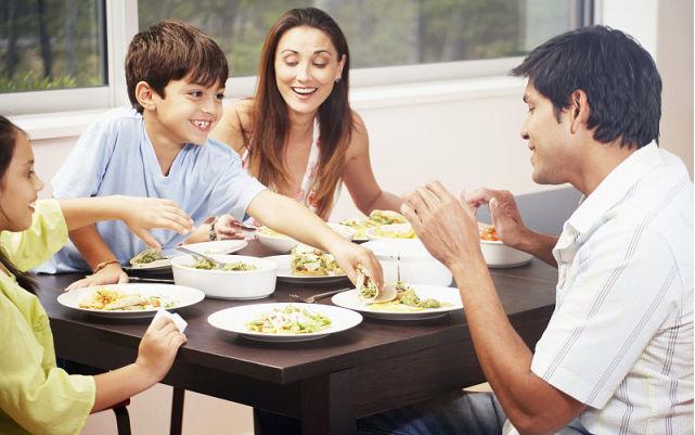 怎么教儿童餐桌礼仪,教给孩子餐桌礼仪有哪些