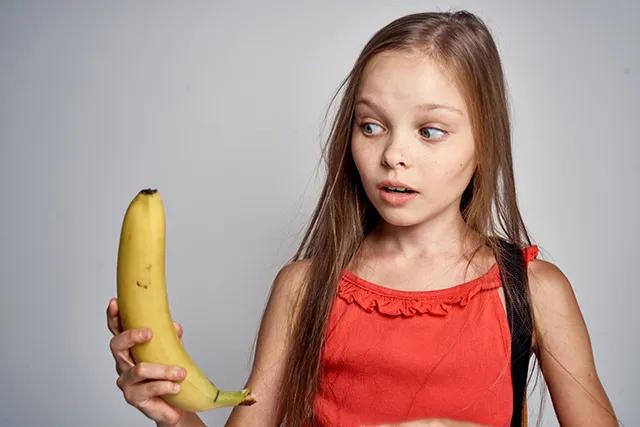 依恋布娃娃有哪些细节,小孩子对布娃娃的依恋