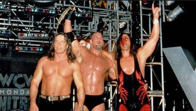 WWE暗关系真多，HHH劈腿公主，前女友给踹了