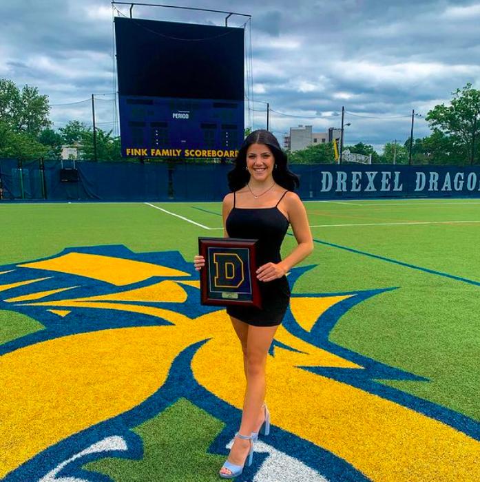 18岁女孩每隔十天又流血,18岁女孩一个月月经来二次