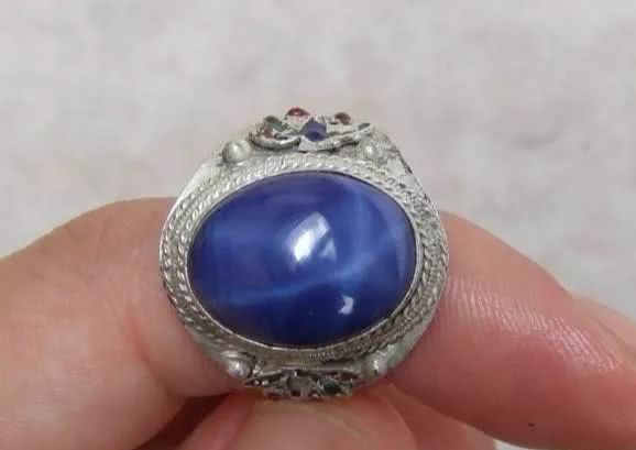 蓝宝石表面容易有脏东西,蓝宝石在家怎么辨别真假