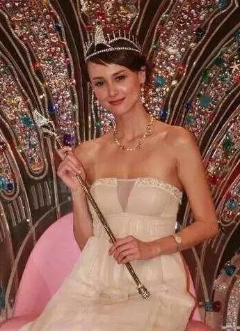 亚姐冠军复出,45岁亚姐韩君婷现状