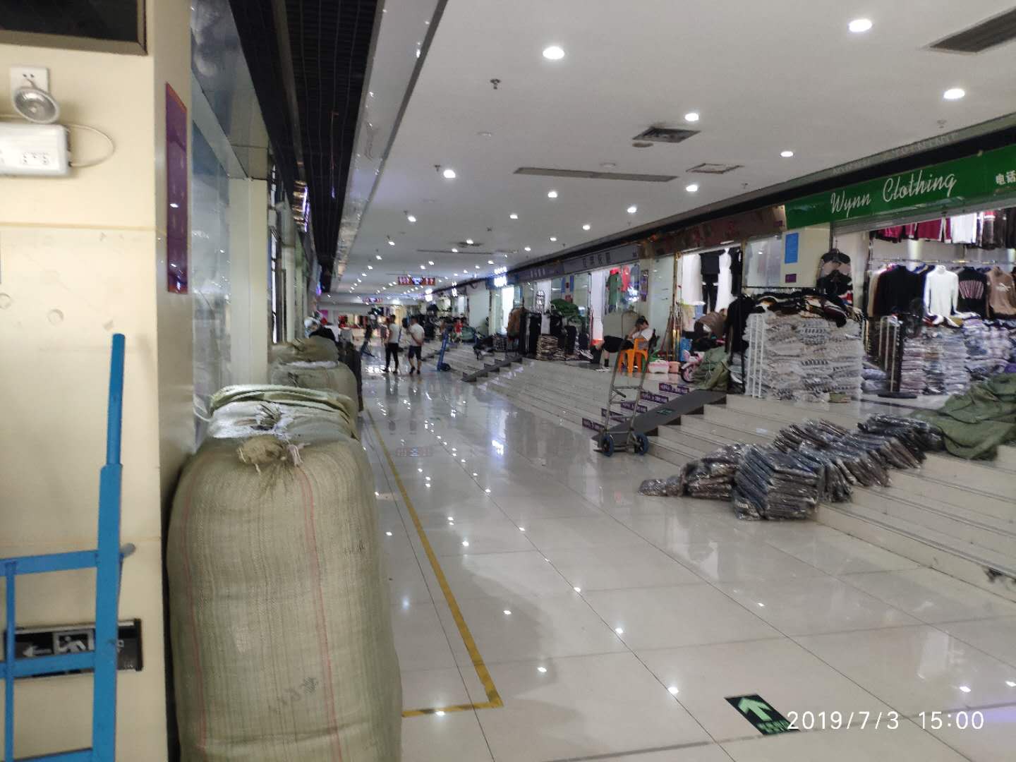 服装批发市场大全及进货技巧,服装批发要知道的问题有哪些