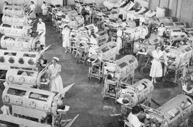 一男子住铁罐子70年，自学电脑，表示：这辈子都不可能出去