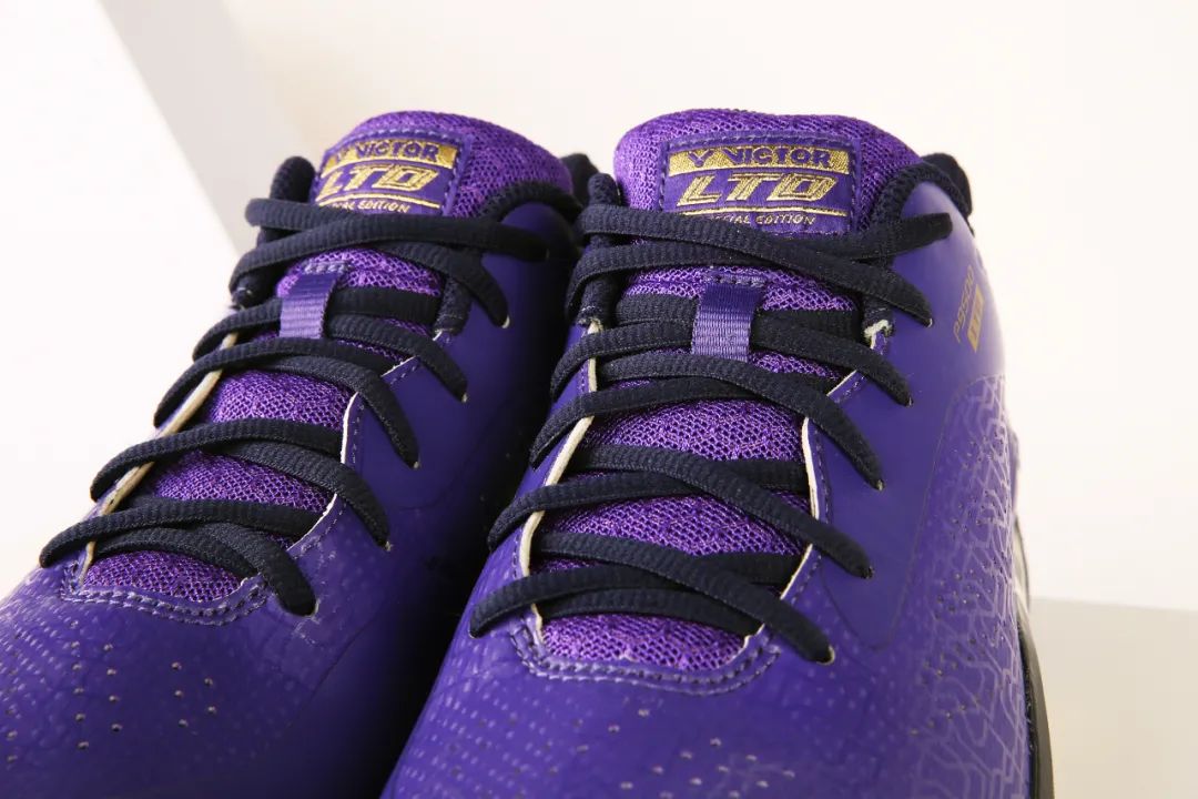 球鞋鞋底变黄是怎么回事,麦昆透明鞋底变黄怎么办