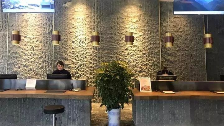 去古尔沟泡温泉住哪,去古尔沟温泉4月要带什么