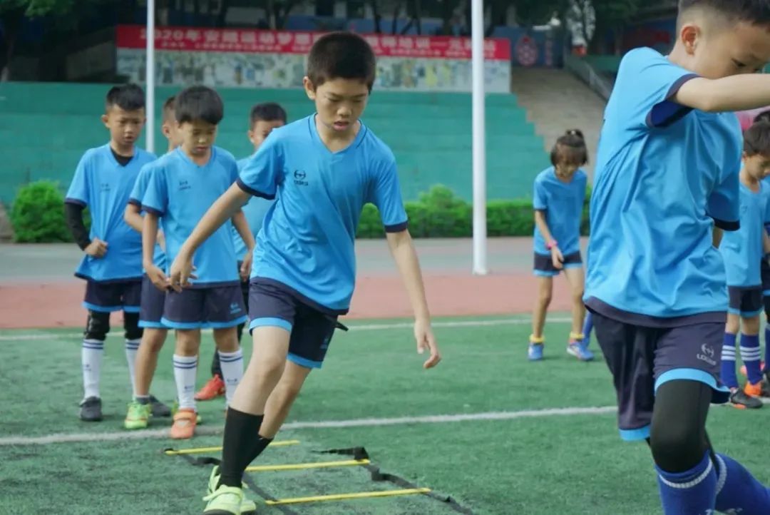 助推校园成长公益足球计划,公益正能量足球