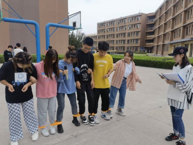 加强团队协作增强团队凝聚力,互相协作共同提高的团队精神