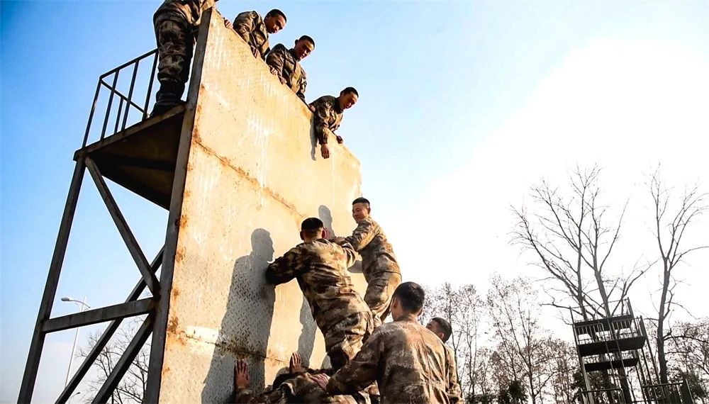 羡慕→临汾旅官兵“野”会玩