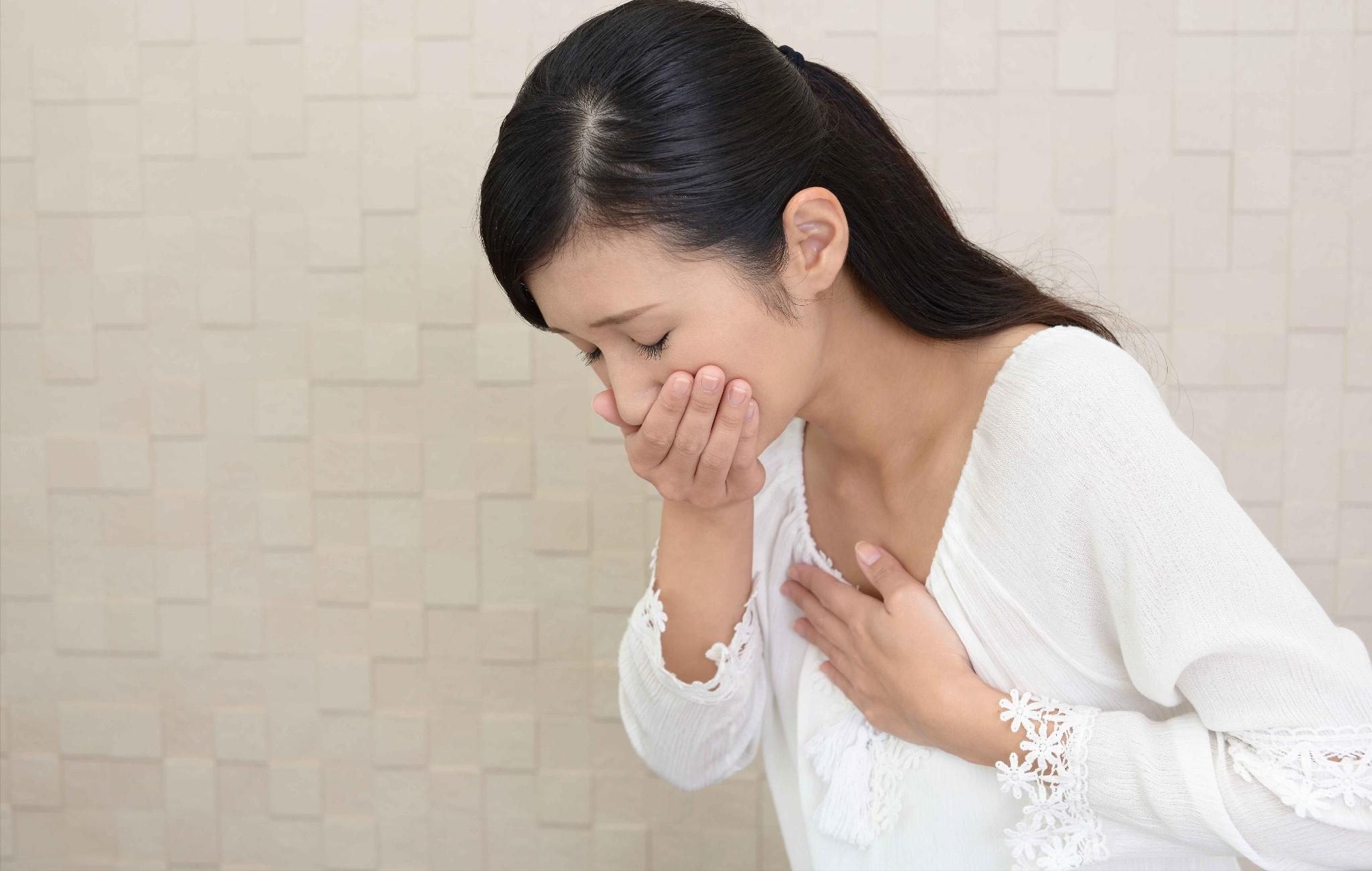 一直反酸水食道有灼烧感消化不良,胃胀胃酸烧心食管反流吃什么药好