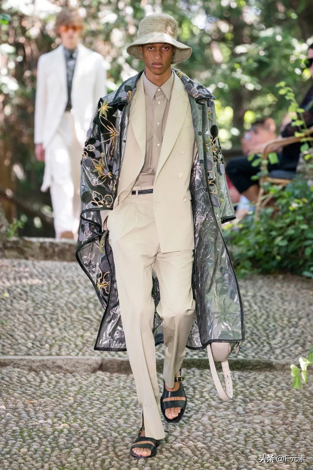 fendi2022春夏男装系列包款,fendi2020秋冬男装秀设计理念