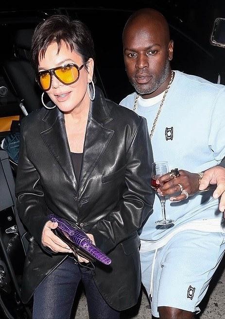 派对比拼！金姐连体裤超酷金小妹性感，卡戴珊妈妈和黑人男友腻歪