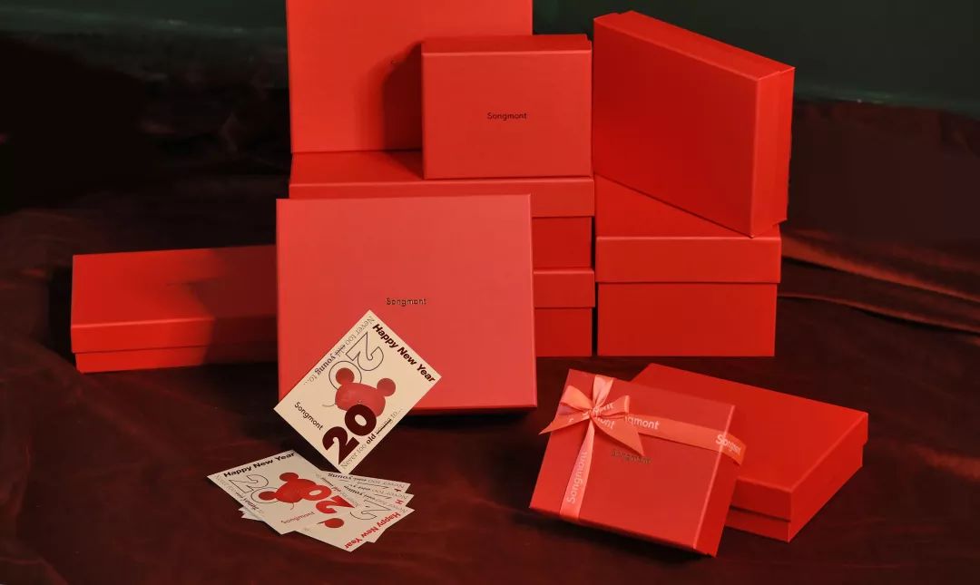 鼠年的女人买什么色的包包好,大牌鼠年限量款包包