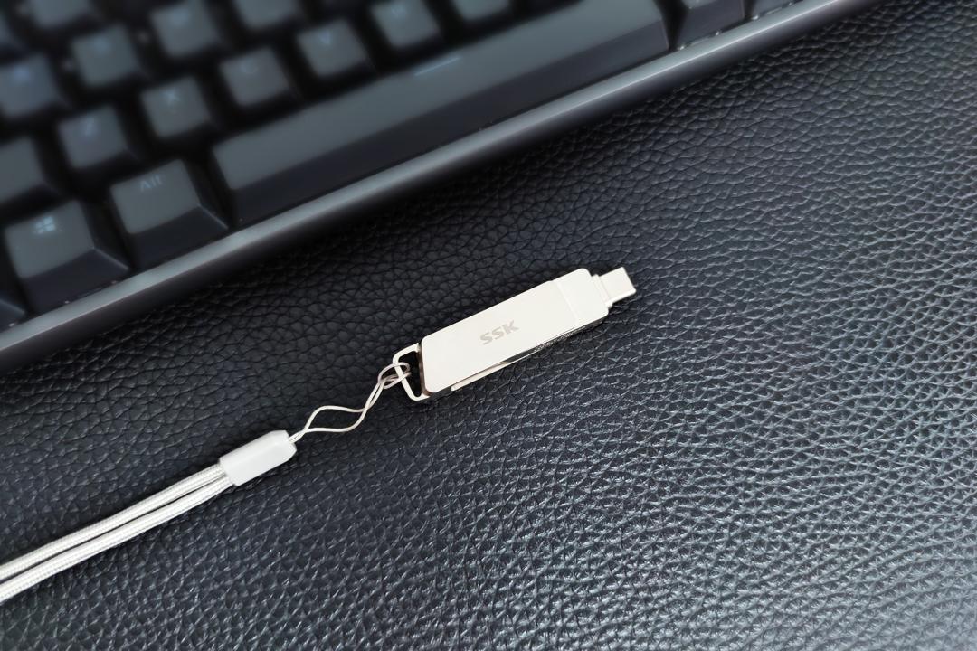 打工人的秘密*器武**,双口设计+手机扩容,SSK飚王U盘新品体验