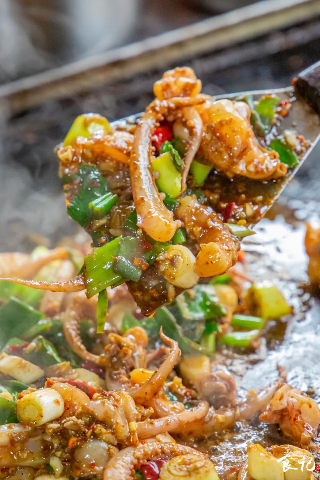 藏在襄阳定中街的铁板海鲜烧烤，不声不响的就火了23年....