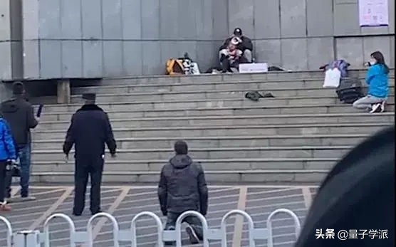 懦夫只敢向弱者下手,懦夫向更弱者挥刀