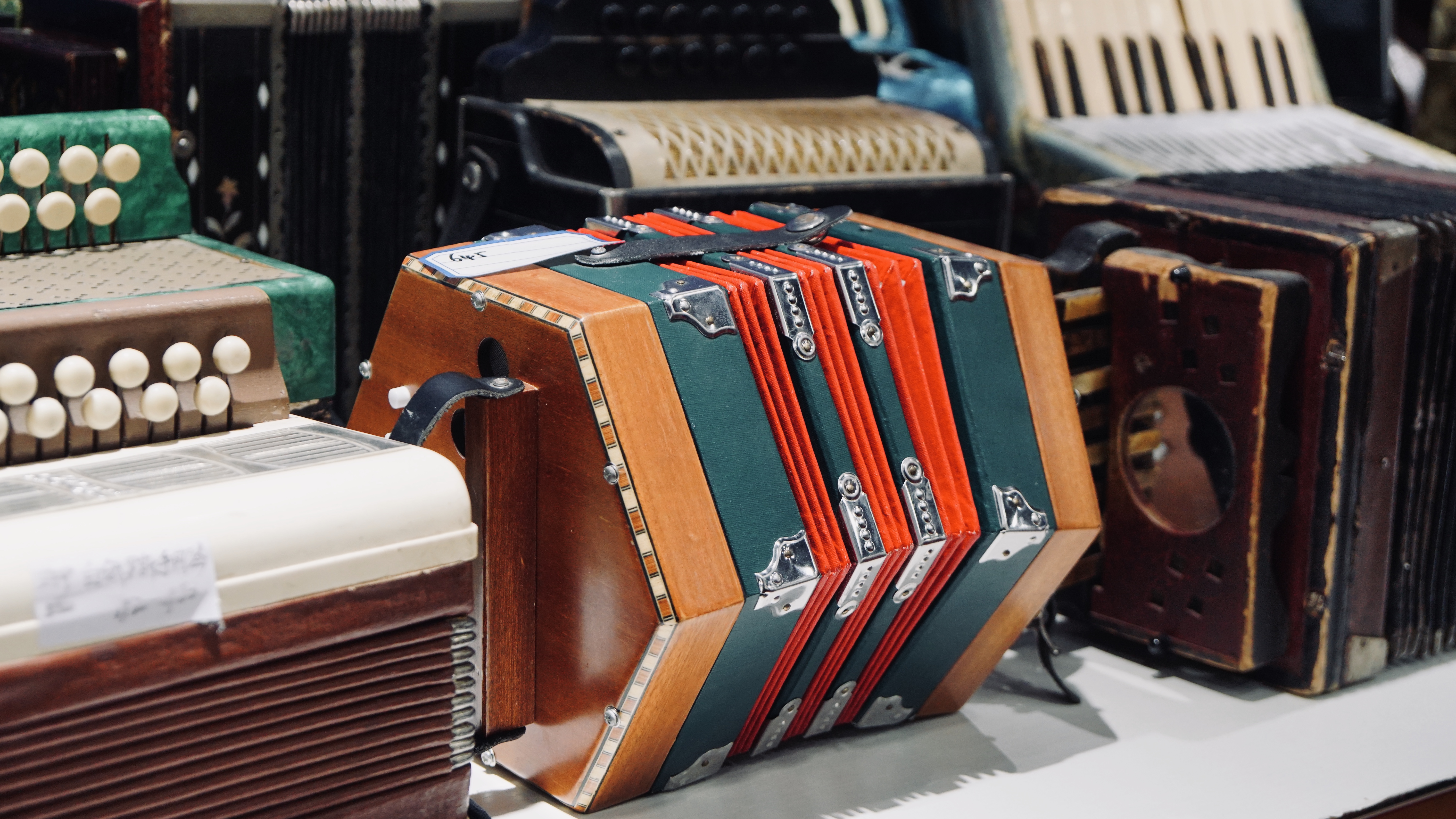 伊犁手风琴歌曲大全100首,新疆伊犁手风琴演奏