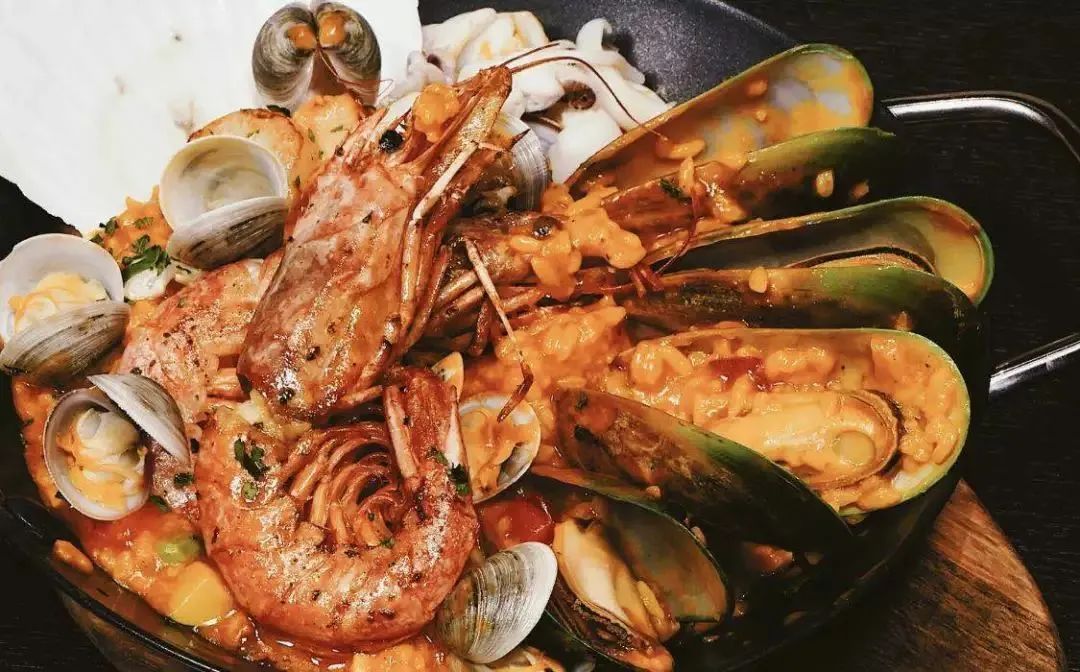 炎热的夏天，社畜需要一个安静的小酒馆